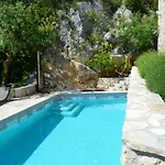 Nidus Onei Omiš