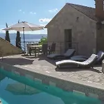 Nidus Onei Omiš