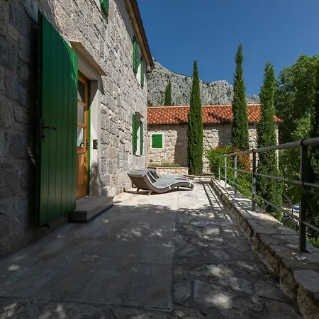 Villa Nidus Onei Omis
